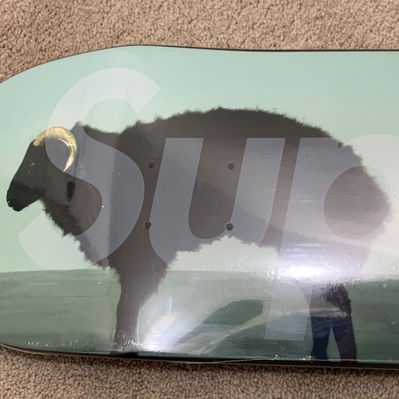 Supreme Damien Hirst Sheep Skateboard Deck SS25 Week 1 - Picture 2 of 7